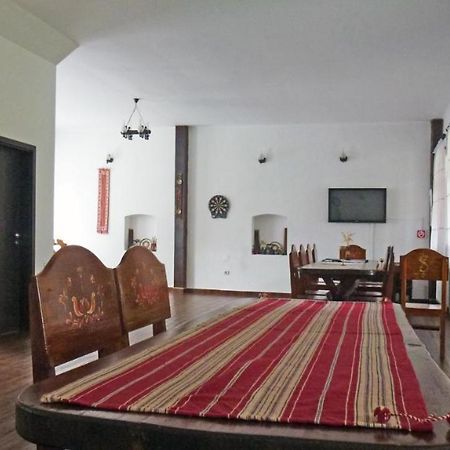 Отель Sura Pietrei Craiului Зэрнешти Экстерьер фото